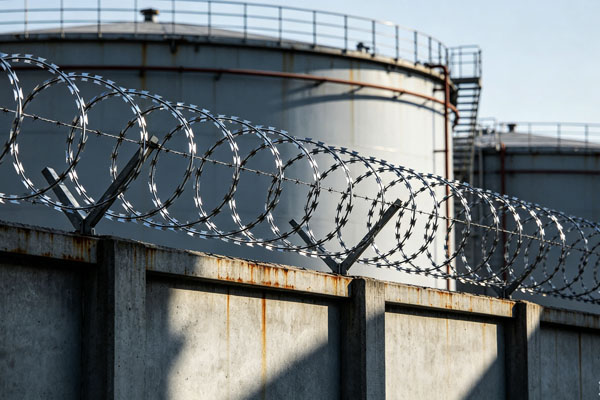 How Does Razor Wire Improve High-Security Fence Protection?