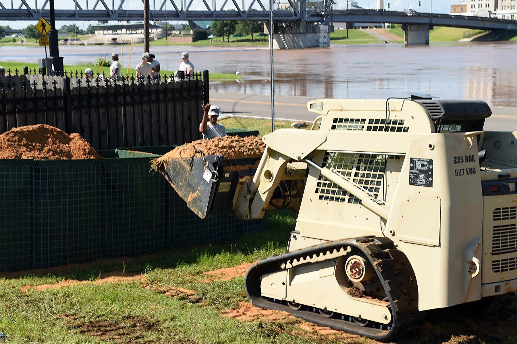 Sandbags are Dead: Why Modern Temporary Flood Barriers vs Sandbags is the Ultimate Municipal Choice